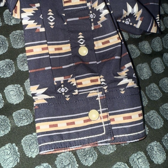 Panhandle Aztec Western button up - Picture 10 of 11